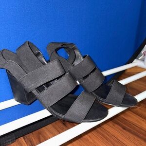 CHUNKY HEEL SANDAL